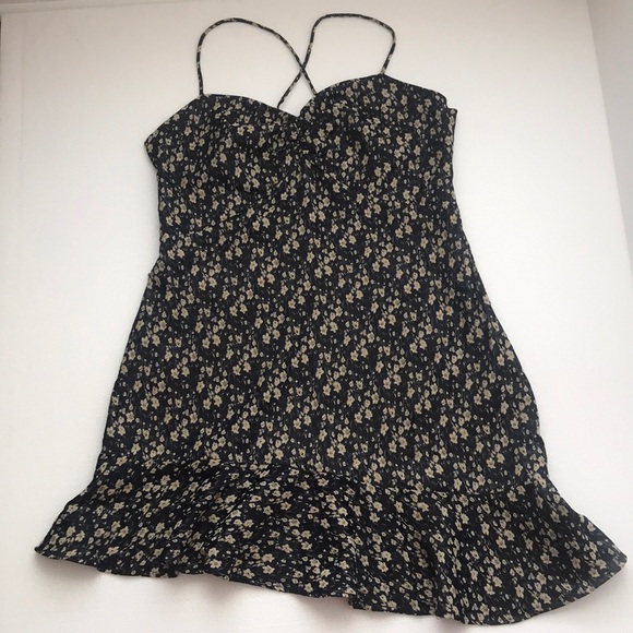 Zara Dresses & Skirts - Zara floral print dress.